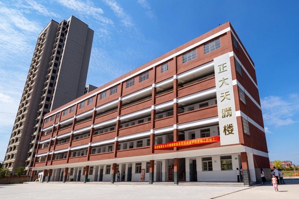 z6尊龙援建安徽临泉医药希望学校首期工程竣工